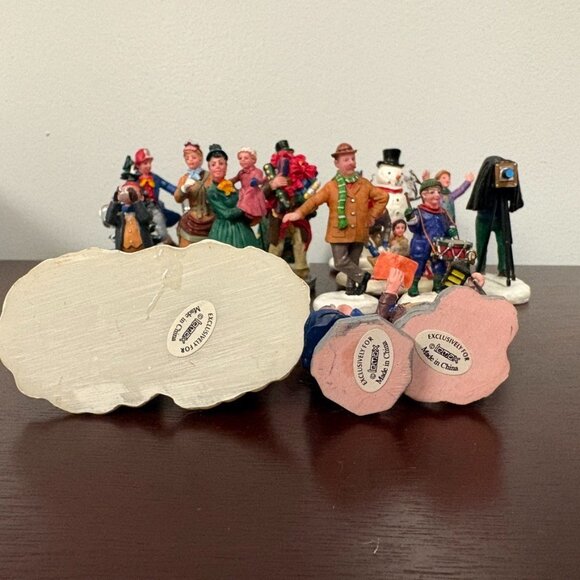 Lot Of Lemax Christmas Village Figures Accessories Good Condition (as is) - Picture 5 of 13